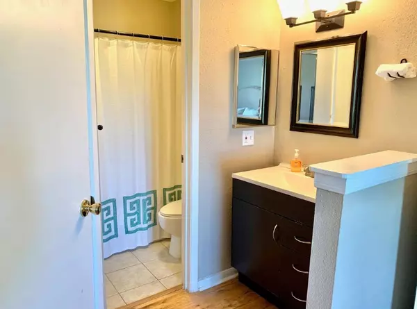 Houston, TX 77058-2120,1516 Bay Area Blvd #S10