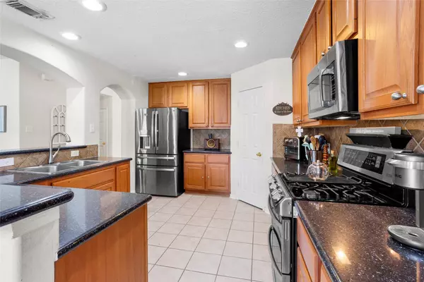 2117 Laughing Gull LN, League City, TX 77573