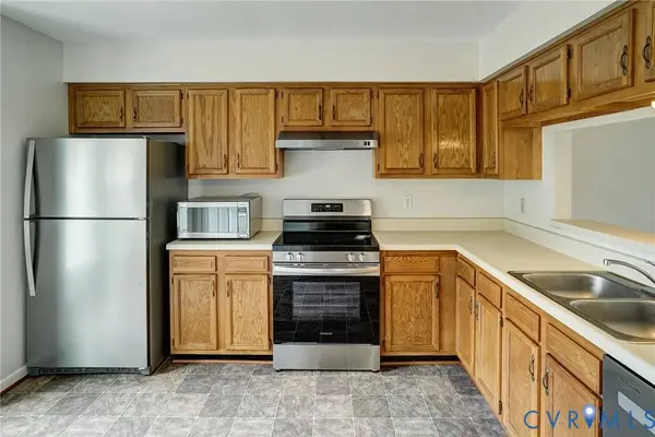 2221 High Bush CIR, Glen Allen, VA 23060