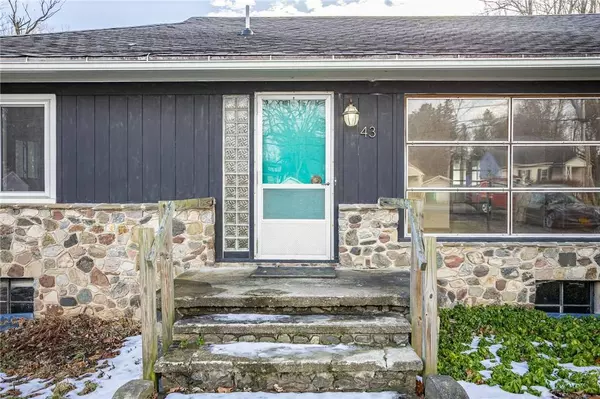 43 River Meadow DR, Rochester, NY 14623