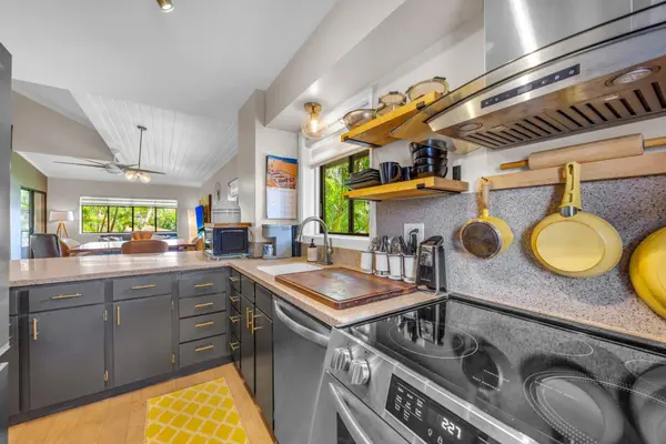 3788 Lower Honoapiilani Rd #E212, Lahaina, HI 96761