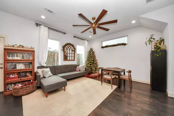 9448 Kerrwood LN, Houston, TX 77080