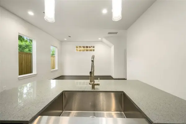 9448 Kerrwood LN, Houston, TX 77080