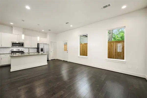 9448 Kerrwood LN, Houston, TX 77080