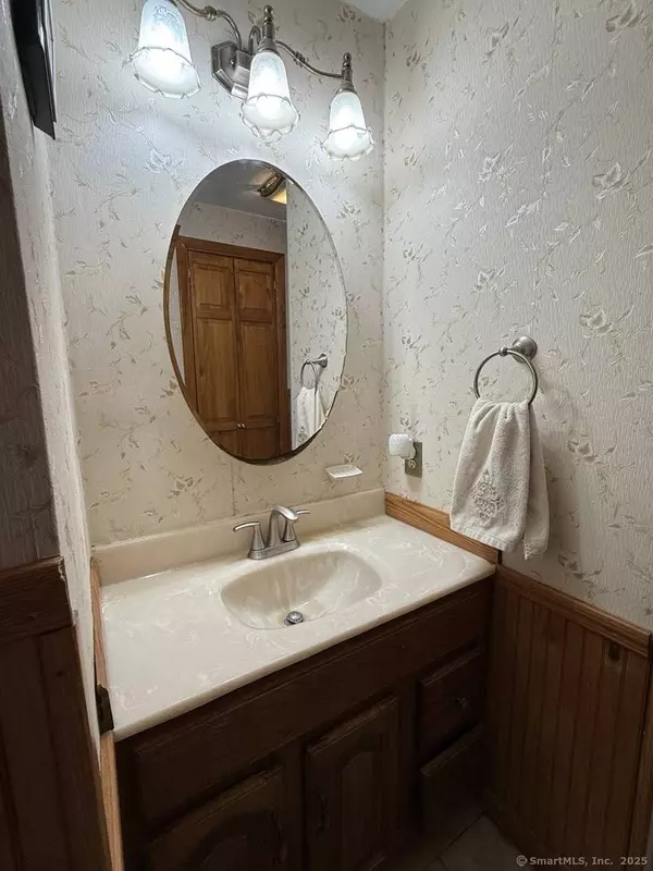 17 Brookside Lane, Groton, CT 06340