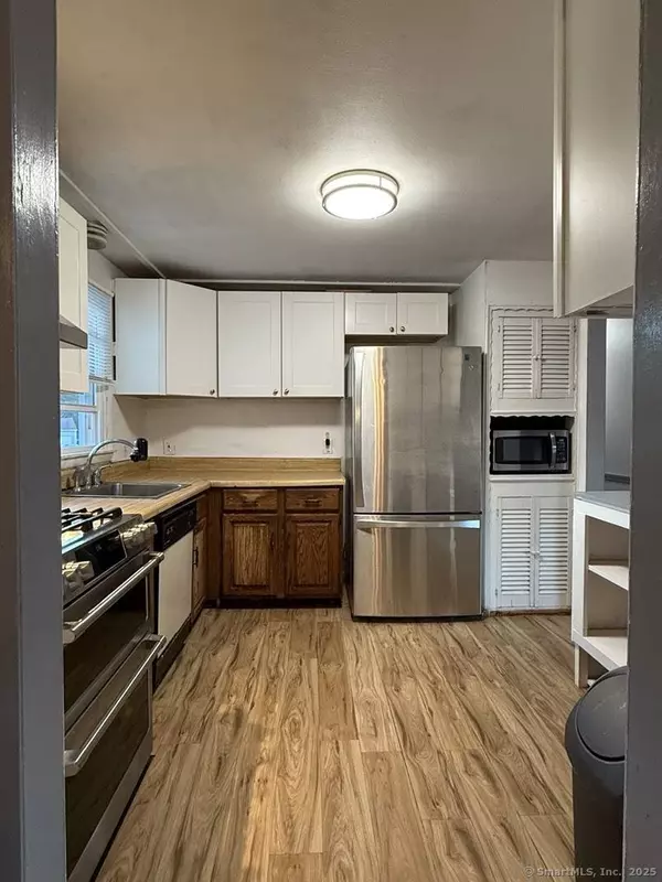 17 Brookside Lane, Groton, CT 06340