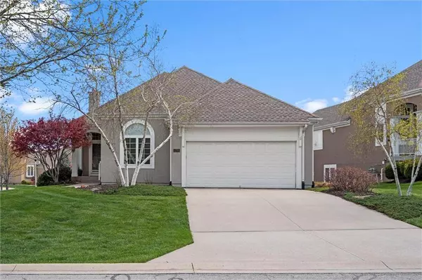 11705 S Hagan ST, Olathe, KS 66062