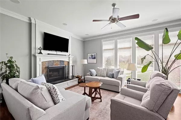 11705 S Hagan ST, Olathe, KS 66062