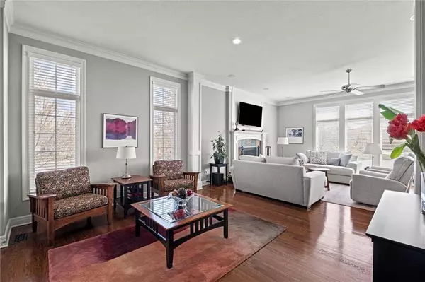 11705 S Hagan ST, Olathe, KS 66062