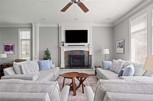 11705 S Hagan ST, Olathe, KS 66062