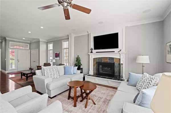 11705 S Hagan ST, Olathe, KS 66062