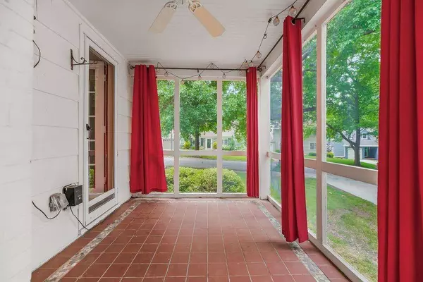 6733 Kenwood AVE, Kansas City, MO 64131