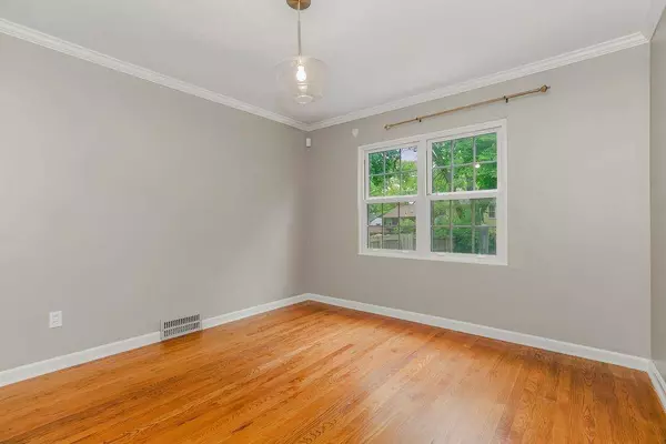 6733 Kenwood AVE, Kansas City, MO 64131