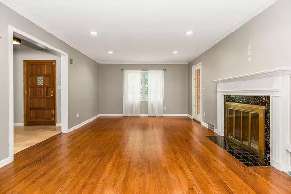 6733 Kenwood AVE, Kansas City, MO 64131