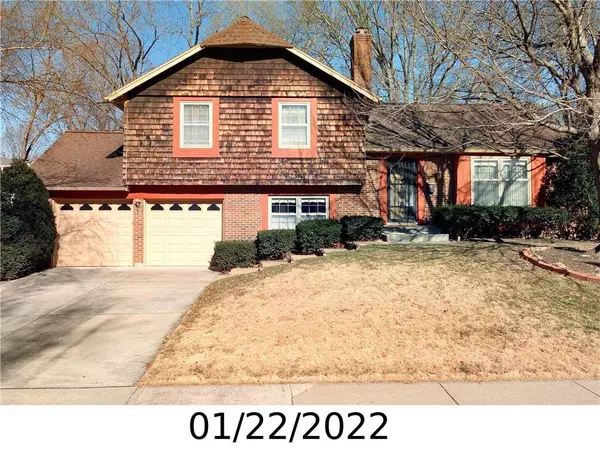 9604 W 99th TER, Overland Park, KS 66212