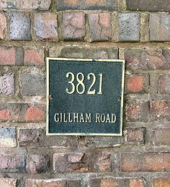 3821 Gillham RD, Kansas City, MO 64111