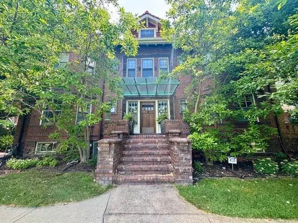 3821 Gillham RD, Kansas City, MO 64111