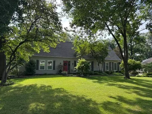 9815 Overbrook RD, Leawood, KS 66206