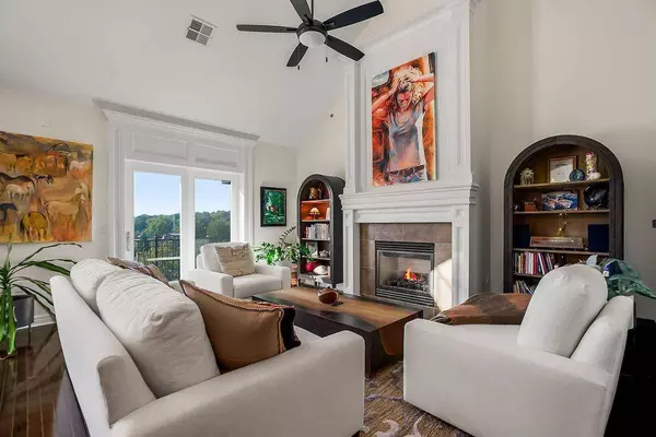 10531 Mission RD #310, Leawood, KS 66206