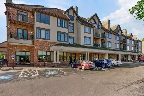 10531 Mission RD #310, Leawood, KS 66206