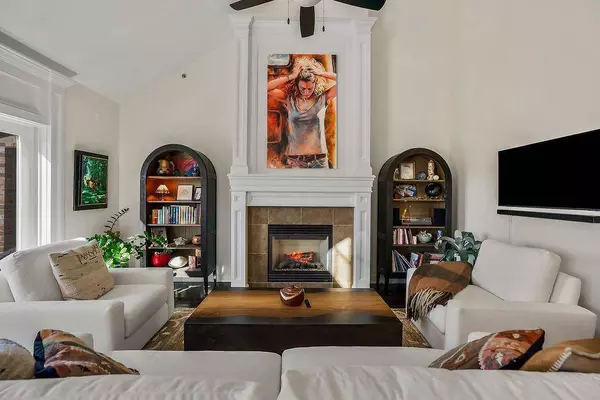 10531 Mission RD #310, Leawood, KS 66206