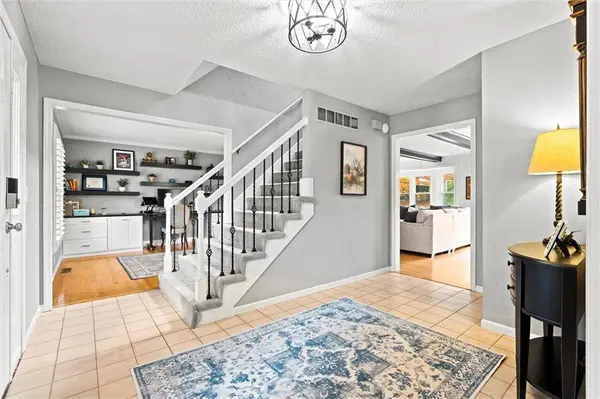 8110 W 117th ST, Overland Park, KS 66210