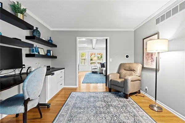 8110 W 117th ST, Overland Park, KS 66210