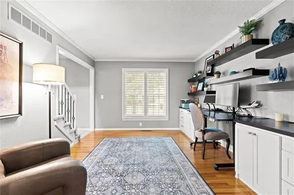 8110 W 117th ST, Overland Park, KS 66210