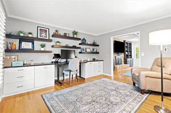 8110 W 117th ST, Overland Park, KS 66210