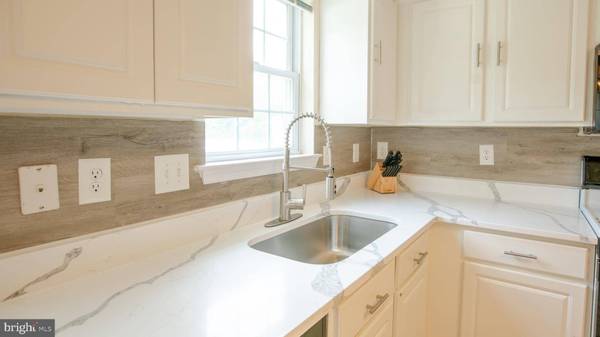 105 N COLES AVE, Maple Shade, NJ 08052