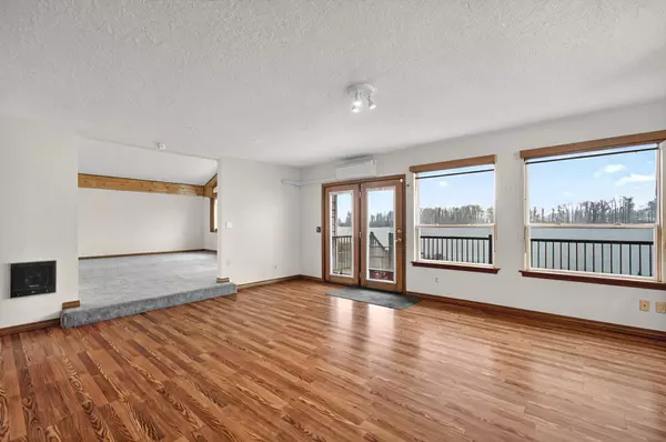 277 W Sunny Sands Rd, Cathlamet, WA 98612-9726