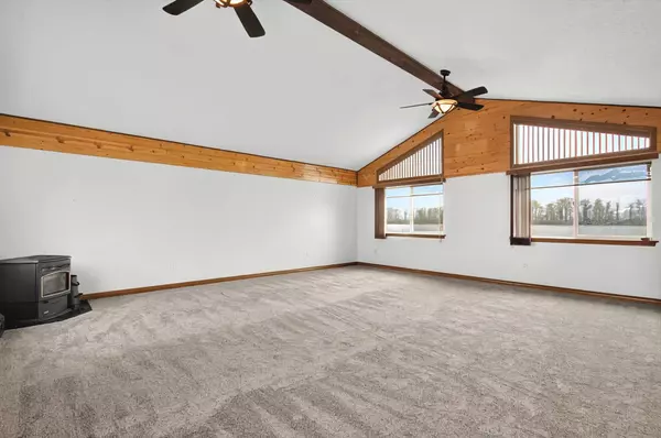 277 W Sunny Sands Rd, Cathlamet, WA 98612-9726