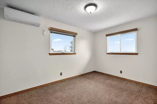 277 W Sunny Sands Rd, Cathlamet, WA 98612-9726