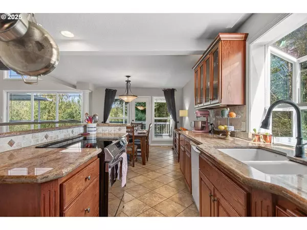 810 HOWARD DR, Clatskanie, OR 97016