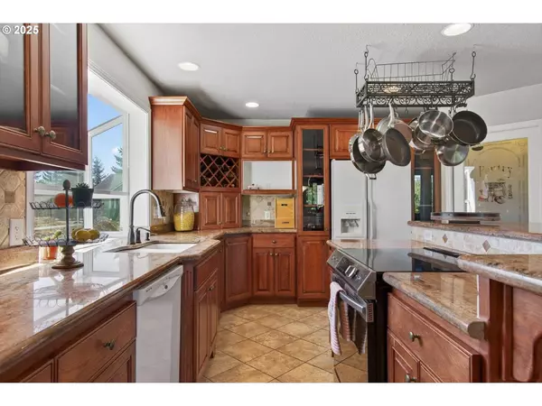 810 HOWARD DR, Clatskanie, OR 97016