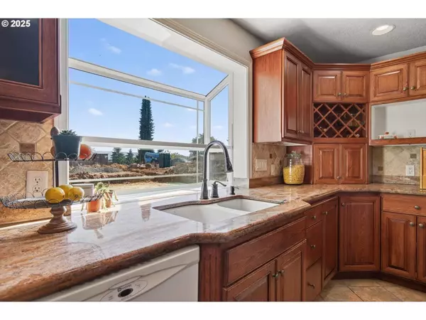 810 HOWARD DR, Clatskanie, OR 97016