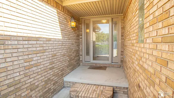 26874 Arcadia Drive, Flat Rock, MI 48134-1878