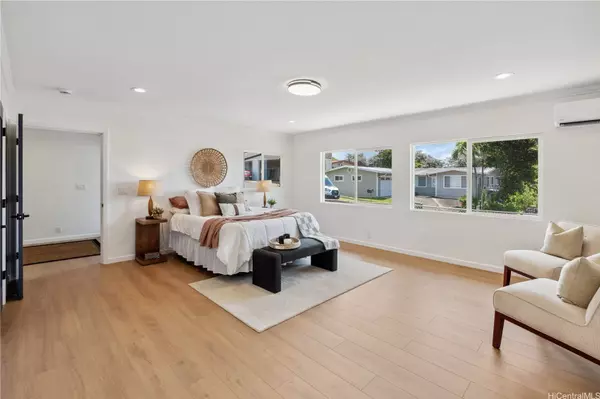 2228 Apoepoe ST, Pearl City, HI 96782