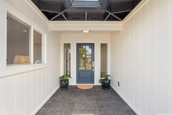 2228 Apoepoe ST, Pearl City, HI 96782