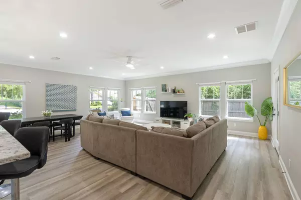 606 Lee Street, Fort Walton Beach, FL 32547