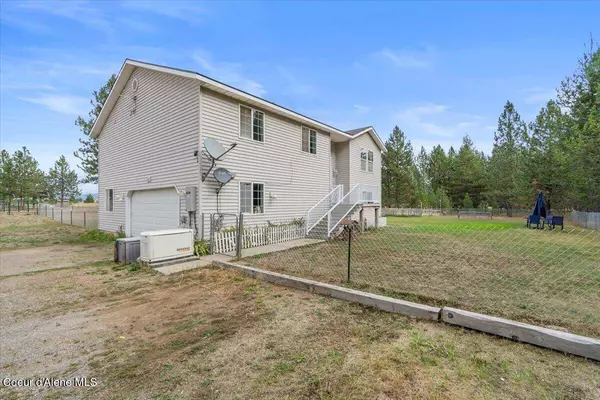 811 E Seasons Rd, Athol, ID 83801