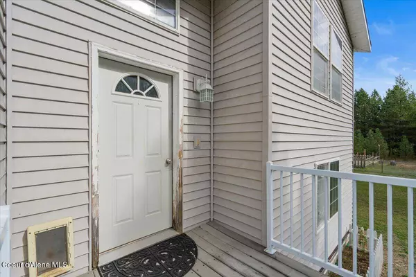 811 E Seasons Rd, Athol, ID 83801