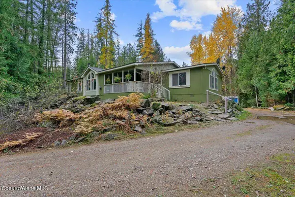 9864 Bottle Bay Rd, Sagle, ID 83860