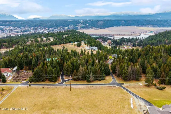 193 Cottage LN, Bonners Ferry, ID 83805