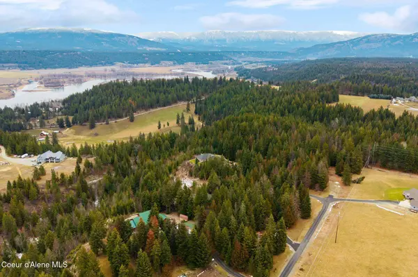193 Cottage LN, Bonners Ferry, ID 83805