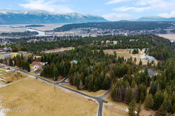 193 Cottage LN, Bonners Ferry, ID 83805