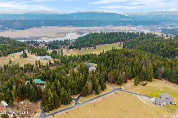 193 Cottage LN, Bonners Ferry, ID 83805