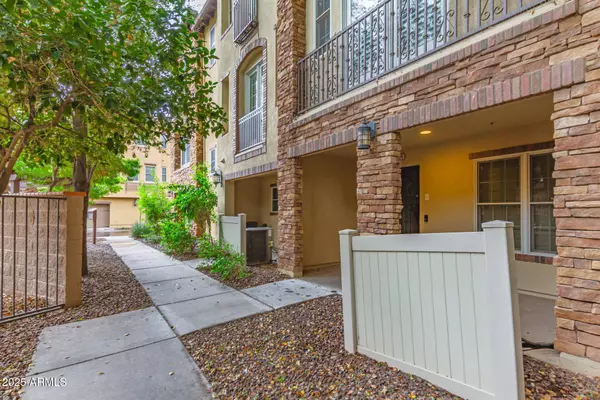 2444 E MONTECITO Avenue, Phoenix, AZ 85016