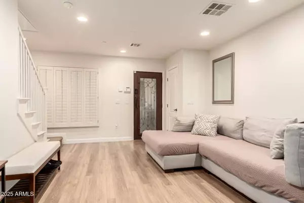 2444 E MONTECITO Avenue, Phoenix, AZ 85016