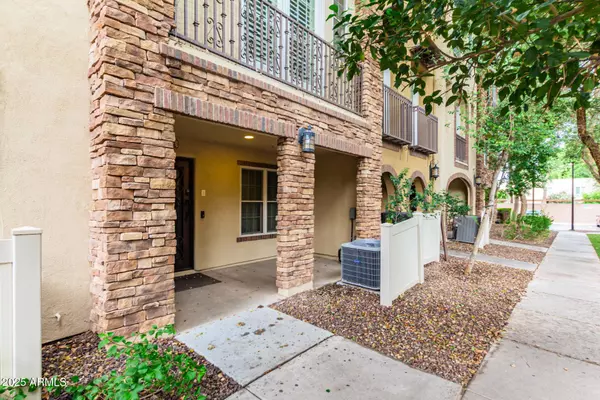 2444 E MONTECITO Avenue, Phoenix, AZ 85016